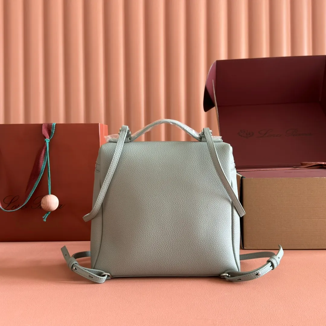 p1360💋💋💋【Original leather all-steel configuration counter complete package】Loro pianaExtra Pocket L23.5 Backpack Calfskin/Goods This Extra Pocket soft calfskin backpack has a unique trapezoidal appearance. A hint of natural grain gives the backpack character and enhances the softness of the leather. The practical design makes it the ideal accessory for busy everyday life. Dimensions: Length 21✖️Height 23.5✖️Width 8cm Dimensions are measured manually, please understand if there are slight errors Leather handle with shoulder strap Two-way zipper closure, zipper pull embellished with MY Charms pendant